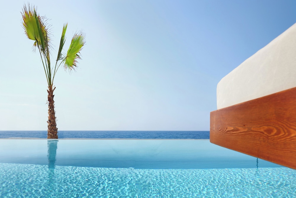 Superior Swim Up Sea View Room