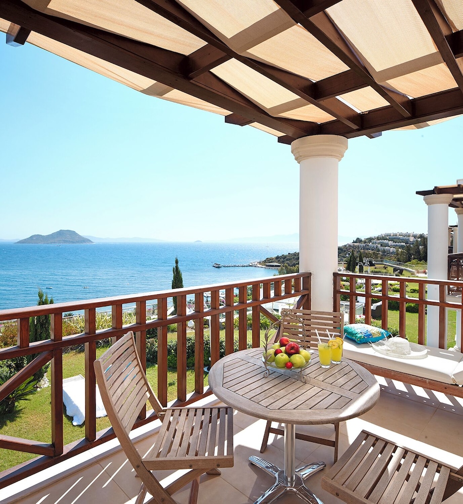Deluxe Villa, 2 Bedrooms, Kitchen, Sea View thumbnail 5