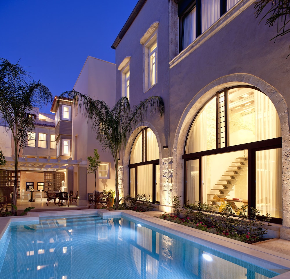 Suite, Pool View (Estate) thumbnail 6