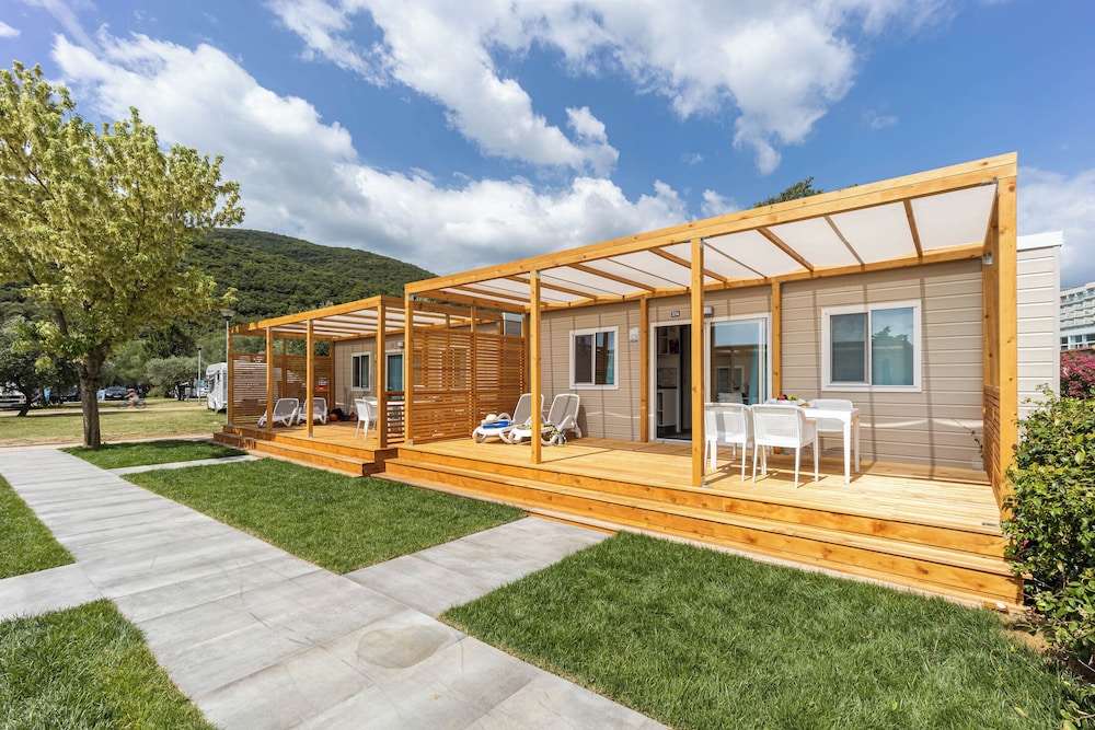Premium Mobile Home, Resort View