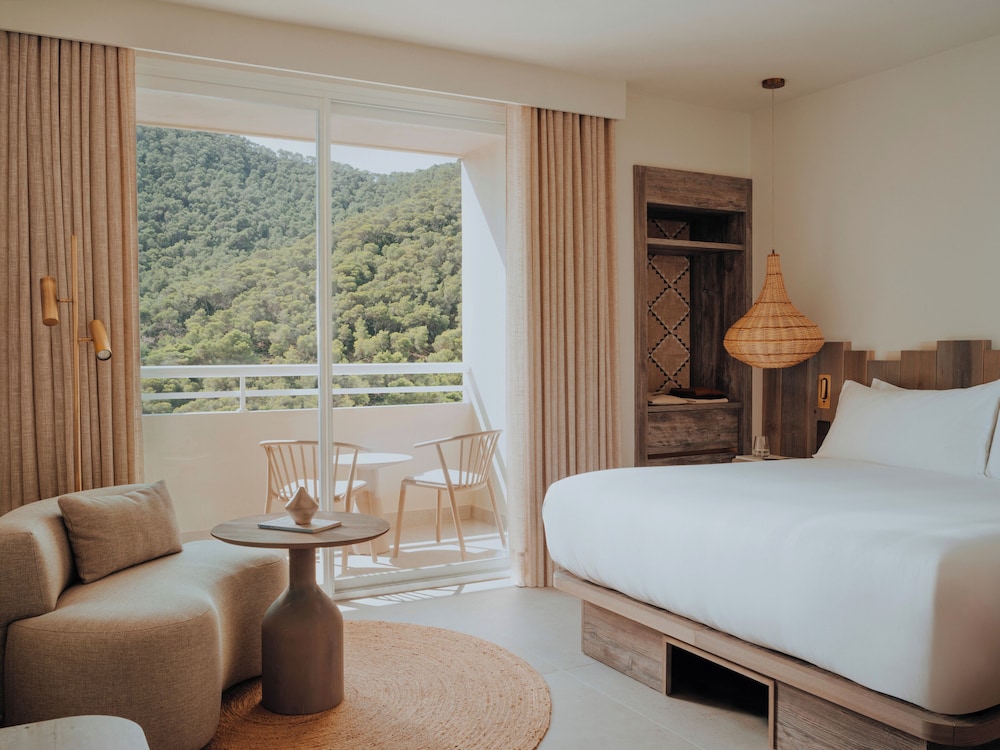 All Access Suite, 1 King Bed and 1 Queen Bed, Balcony, Sea View