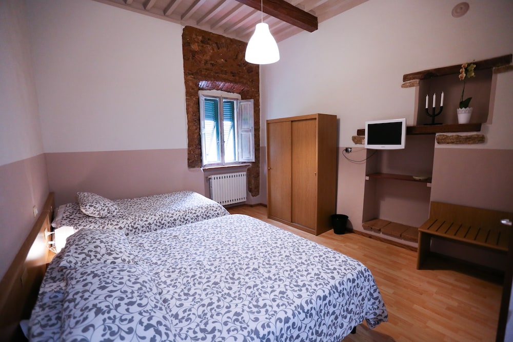 Basic Triple Room photo 3