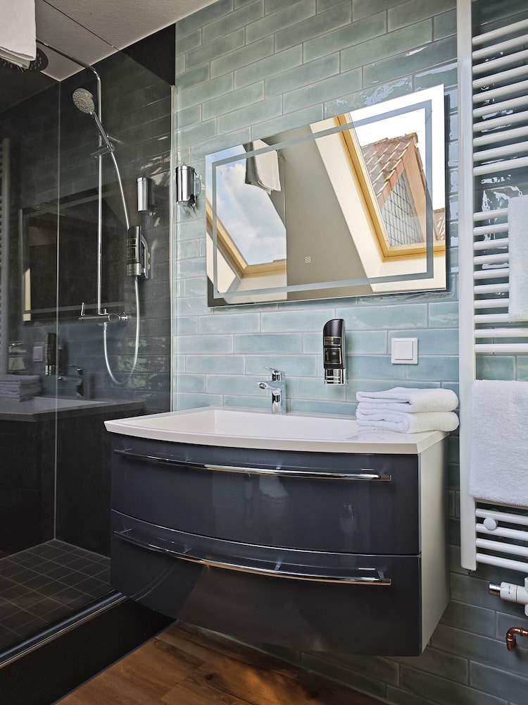 Double Room, Ensuite (Seeblick mit Balkon) - Photo 4
