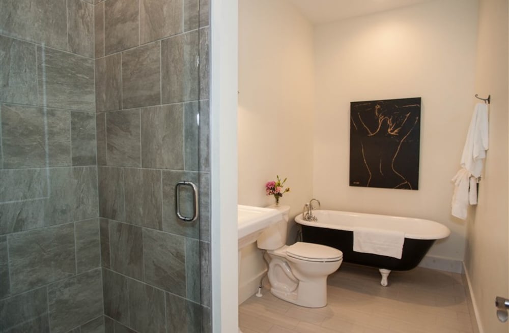 Room, Private Bathroom (4 - Monticello) photo 3