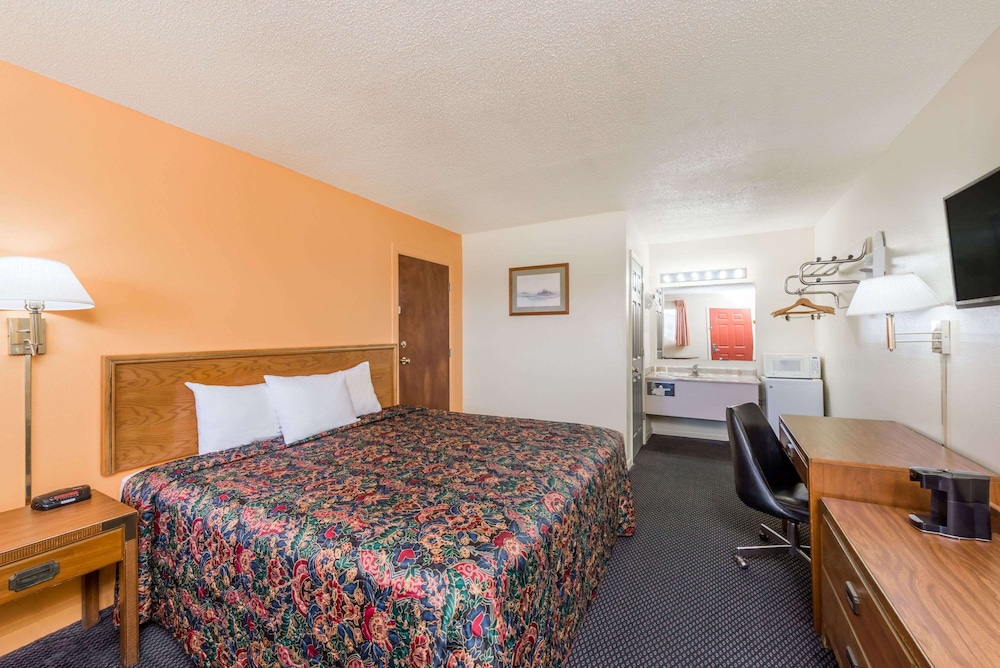 Executive Suite, 1 King Bed - Photo 1