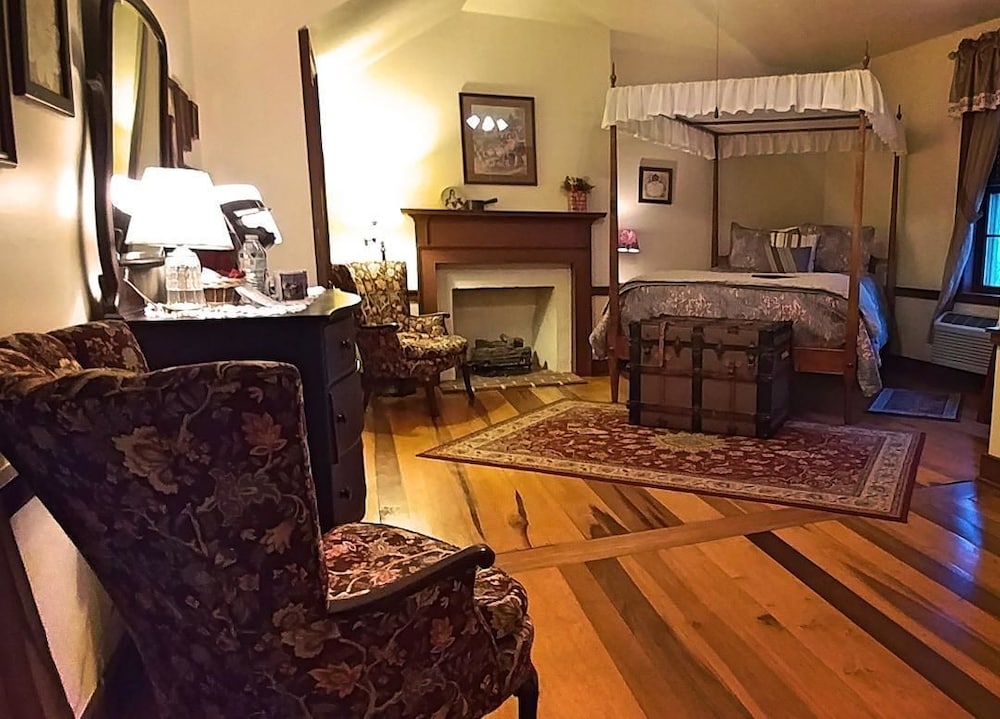 Room, Fireplace (The Alcove)