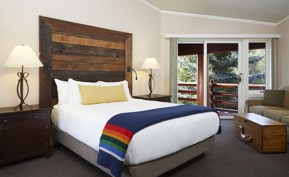 Standard Room, 1 King Bed with Sofa bed, Partial Lake View - Photo 1