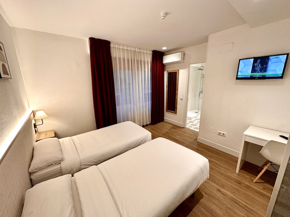 Basic Double Room, 1 Double Bed, Non Smoking photo 3