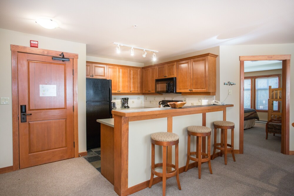 Condo, 2 Bedrooms photo 3