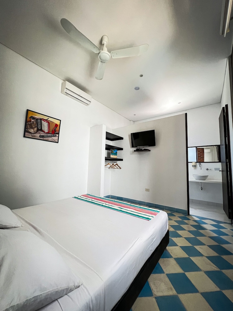 Standard Double or Twin Room photo 3