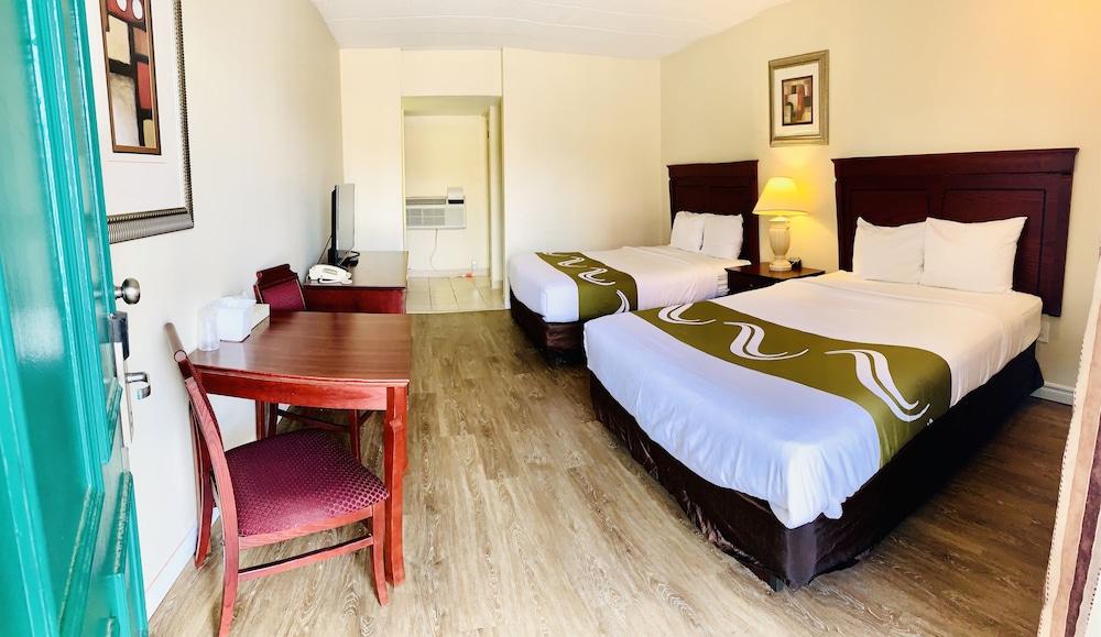 Double Room, 2 Double Beds, Microwave, Ground Floor photo 2