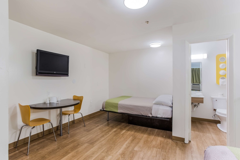 Standard Room, 2 Double Beds, Smoking