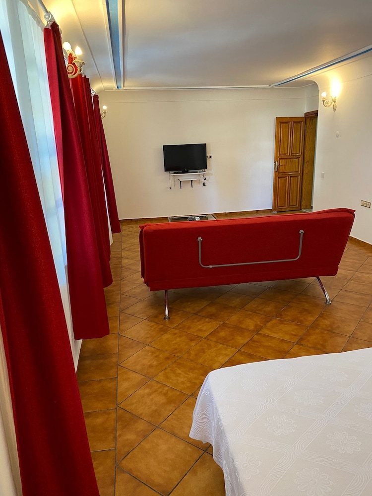 Family Studio Suite, 1 Bedroom, Garden View