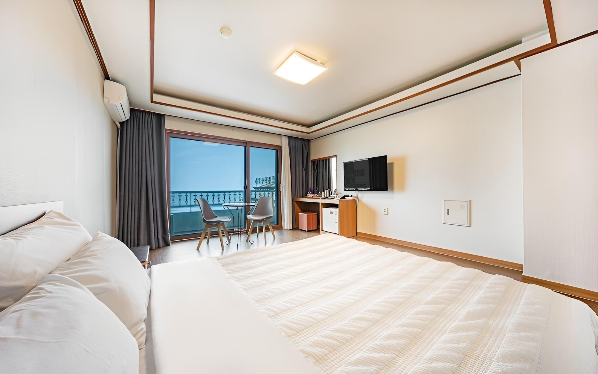 Room (Ocean View Double Bed) - Photo 3