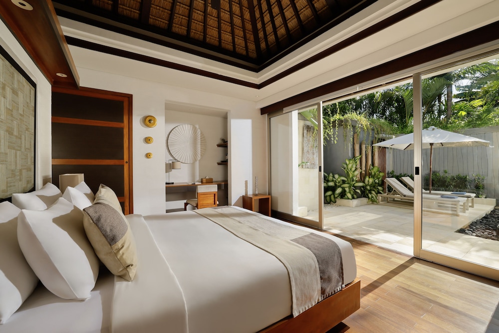 Villa, 1 King Bed, Pool View