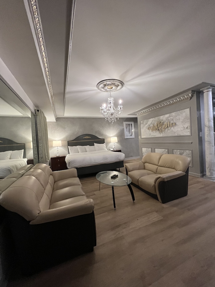 Presidential Suite, Hot Tub