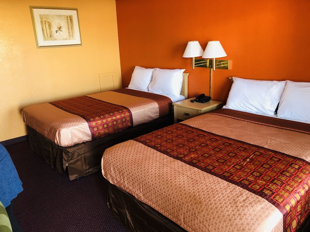 Standard Room, 2 Queen Beds photo 2