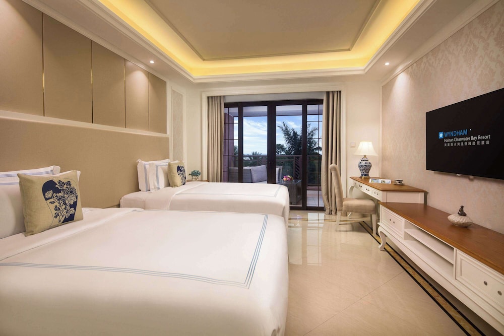 Deluxe Room, 1 Twin Bed, Pool View