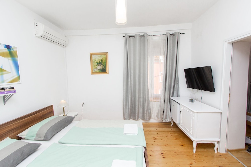 Triple Room (Mandroc)