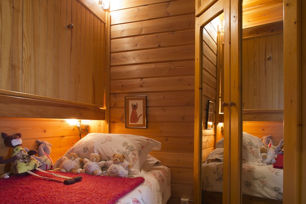 Quadruple Room, Mountain corner, 2nd Floor, South, Balcony, Garden View