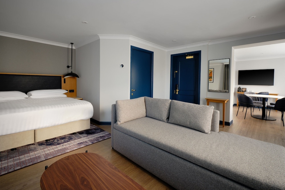 Junior Suite, 1 Bedroom thumbnail 5