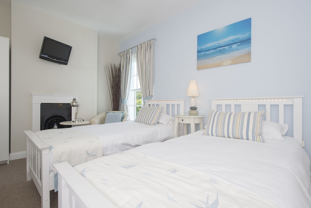 Standard Twin Room, Ensuite photo 3
