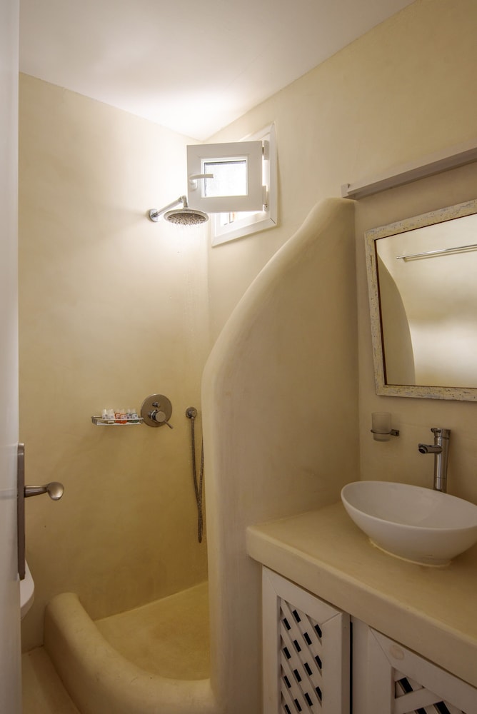 Apartment (Outdoor Hot Tub) - Photo 4