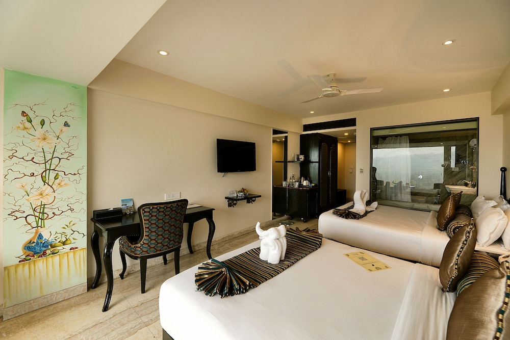 Premier Suite, 2 Queen Beds, Bathtub, River View - Photo 5