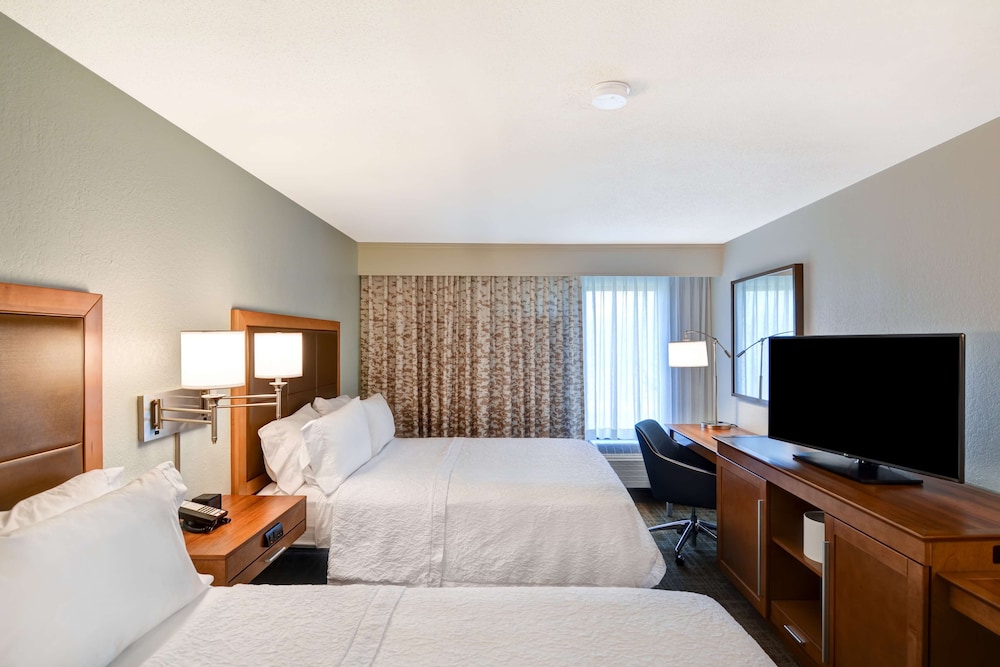 Standard Room (2 Double Queen Beds) photo 2