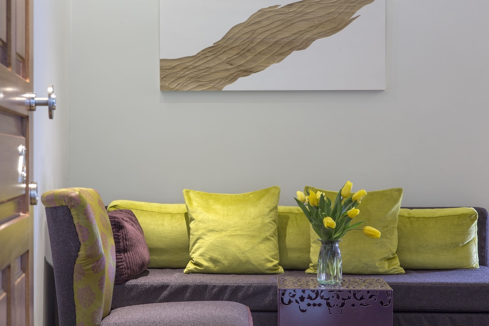 Executive Suite - Photo 3