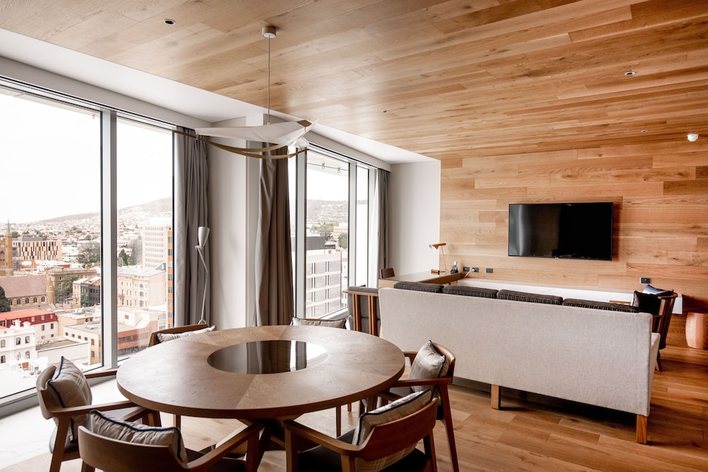 Suite, Club Lounge Access, Harbor View (Derwent) thumbnail 6