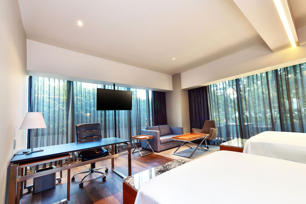 Junior Suite, 2 Double Beds thumbnail 5