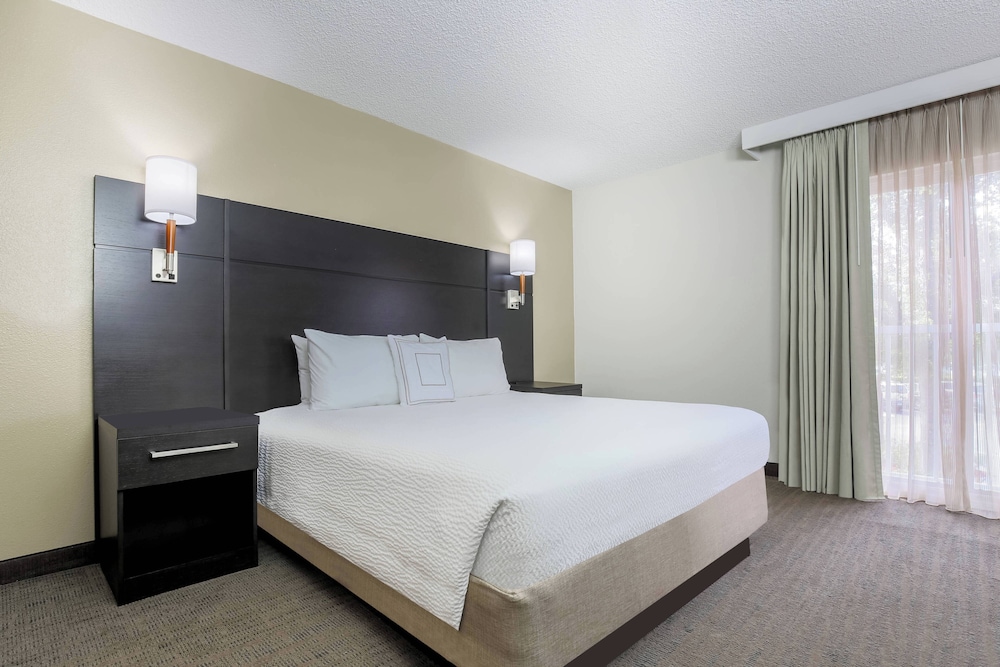 Studio, 1 King Bed With Sofa Bed, Fireplace (Mobility/Hearing Access, Roll-In Shwr) photo 2