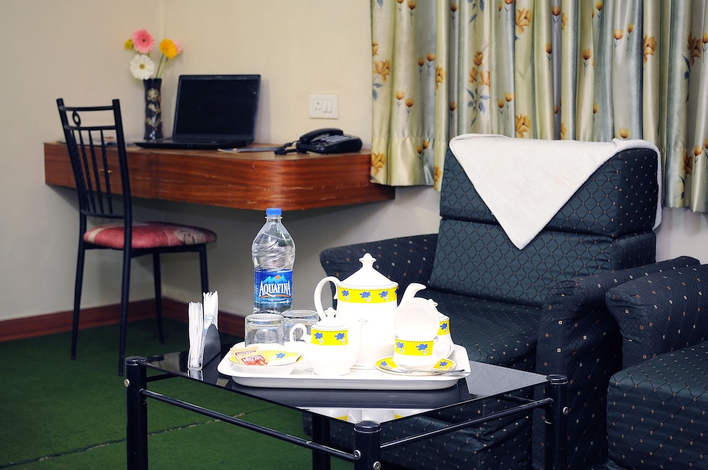 Executive Suite, Garden Area photo 2
