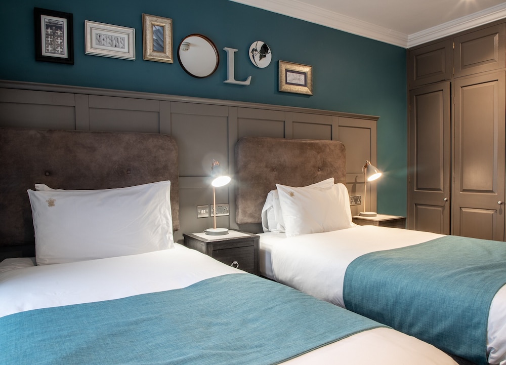 Deluxe Twin Room with Balcony photo 2