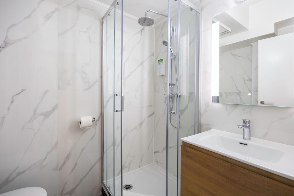 Standard Twin Room - Photo 6