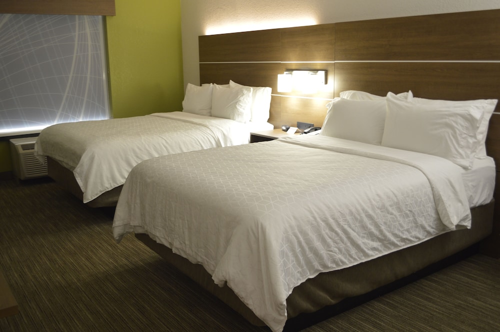 Standard Room, 2 Queen Beds, Accessible (Roll-In Shower, Communications) - Photo 1