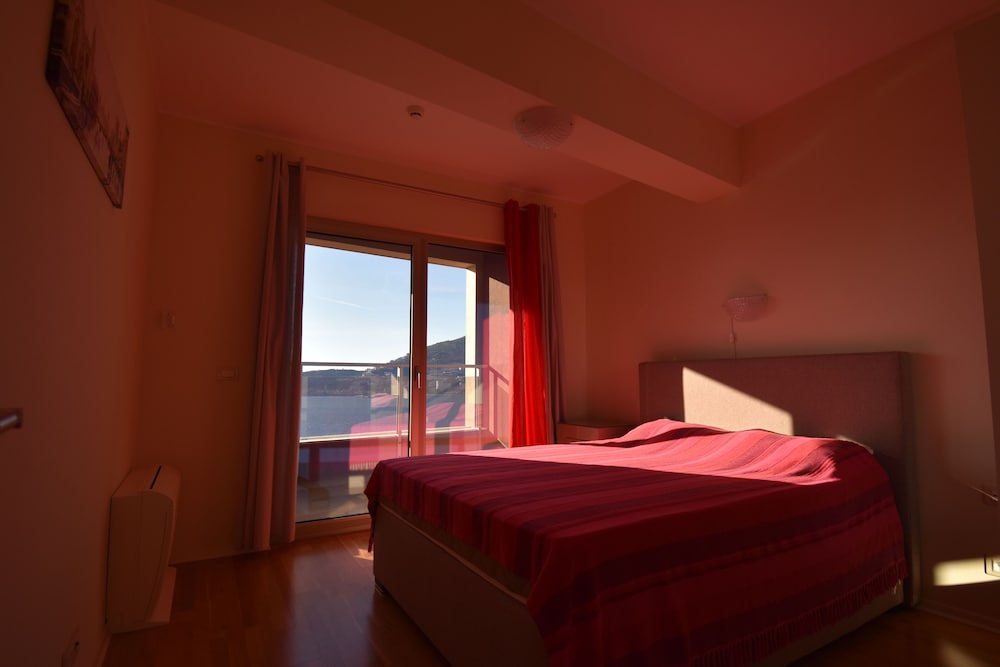 Luxury Apartment, Sea View