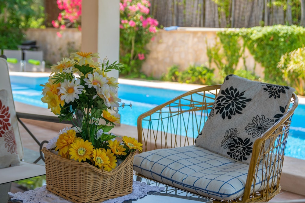 Villa photo 2