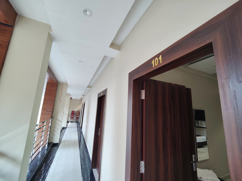 Luxury Double Room, Balcony, City View photo 3