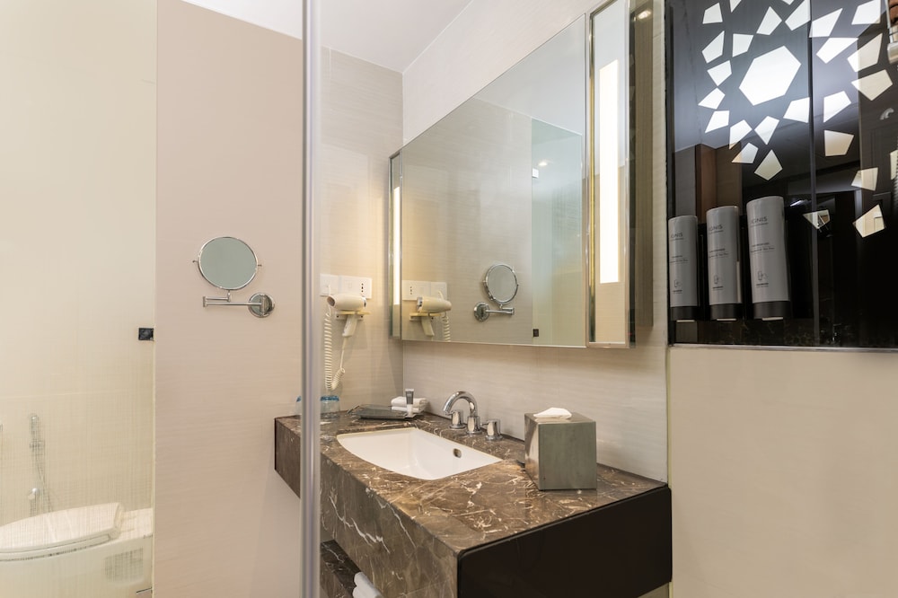 Twin Room, 2 Twin Beds, City View - Photo 4