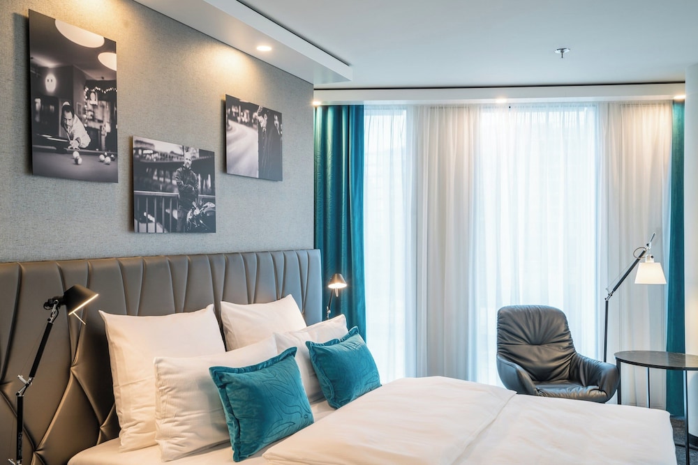 Standard Room, 1 Queen Bed photo 3