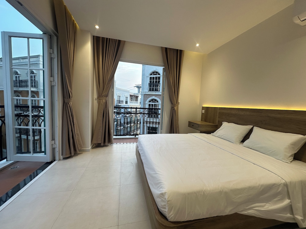 Deluxe Studio, Courtyard View