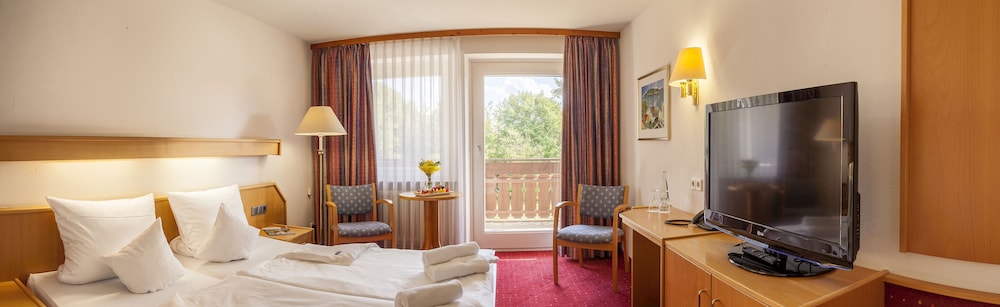 Classic Room, Non Smoking, Garden View photo 2