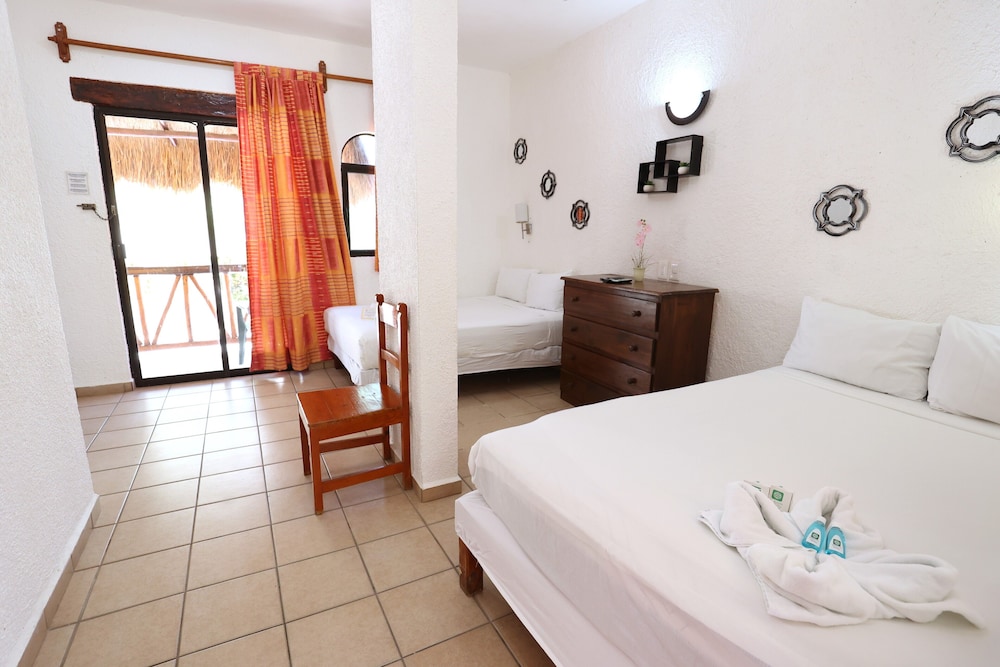 Coba 2 Double Beds with Balcony and Private Bathroom - Photo 3