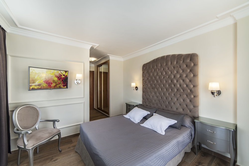 Superior Double or Twin Room, Terrace, Pool View - Photo 3