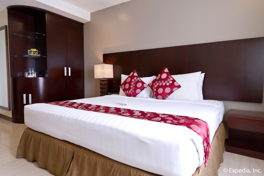 Royal Suite, 1 King Bed - Photo 5