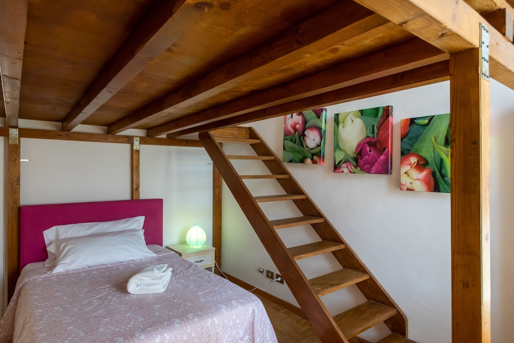 House, 4 Bedrooms, Smoking, Balcony