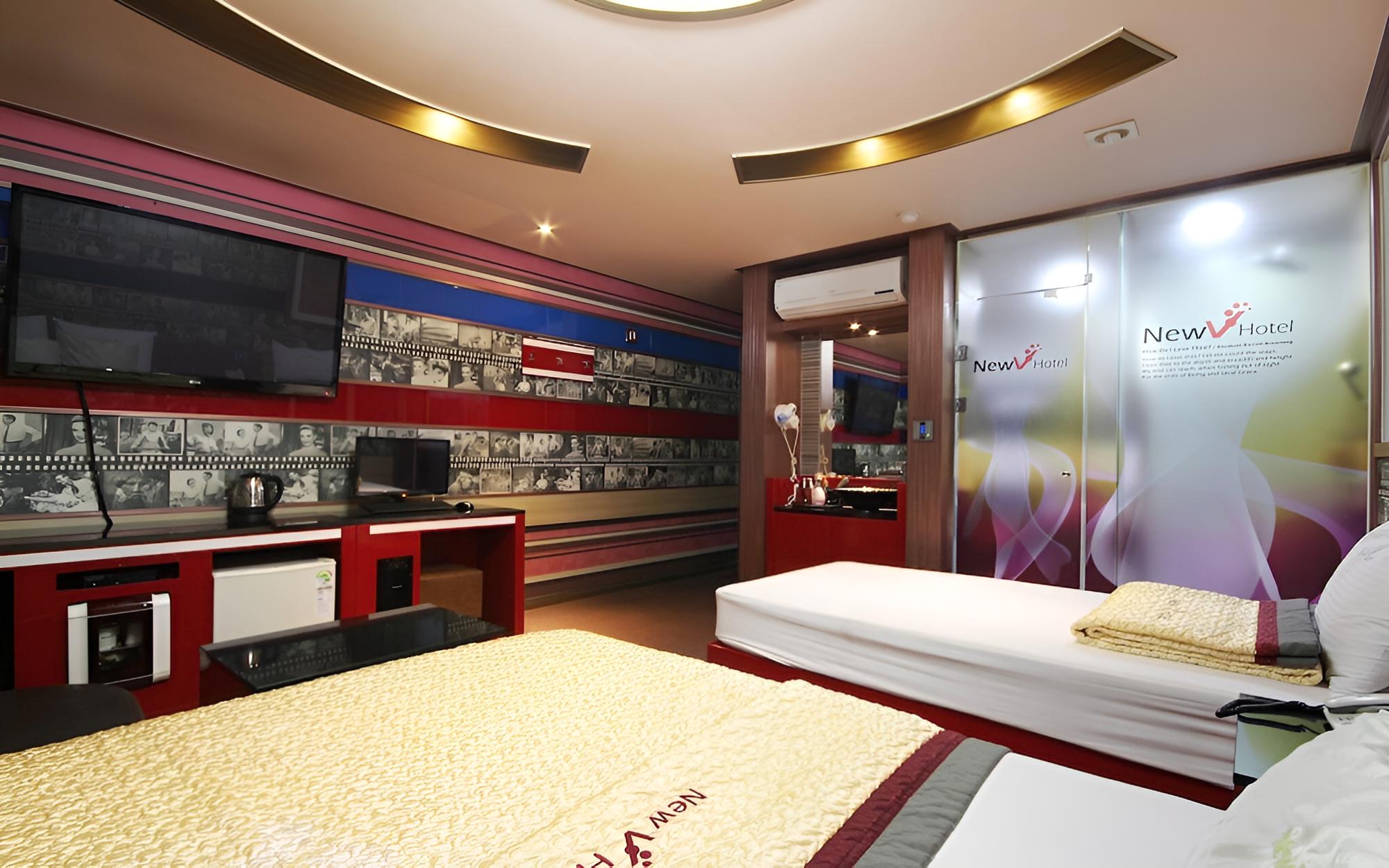 Room (Twin) - Photo 2