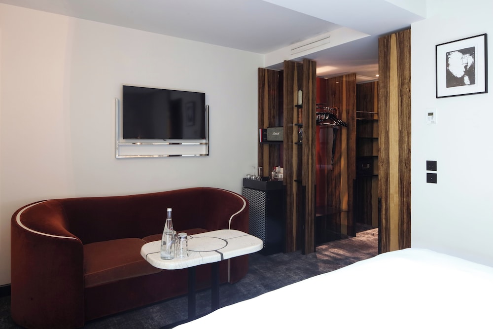 Chambre Supérieure (Balcony upon availability) Chambre Supérieure (Balcony upon availability)